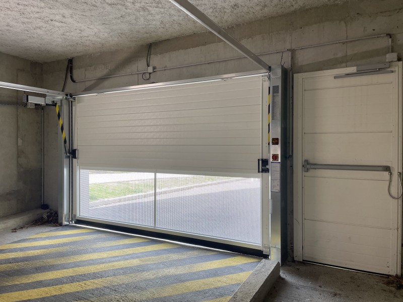 Installation d’une porte de garage automatique sur LYON