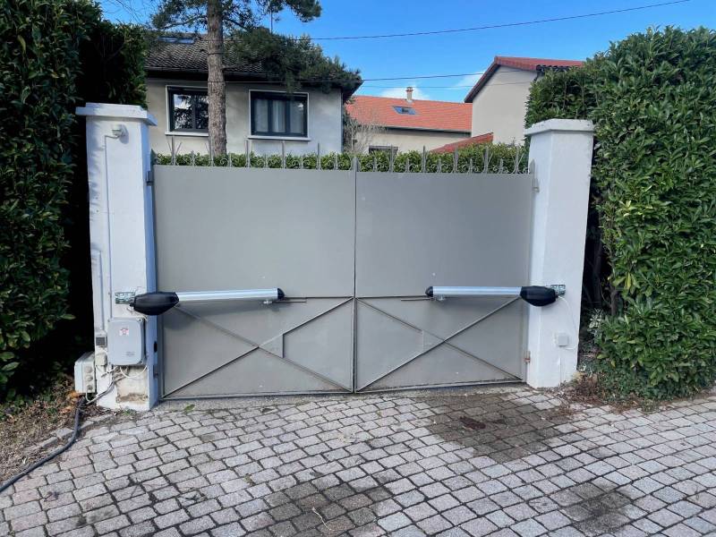 Spécialiste de la motorisation de portail battant à Lyon