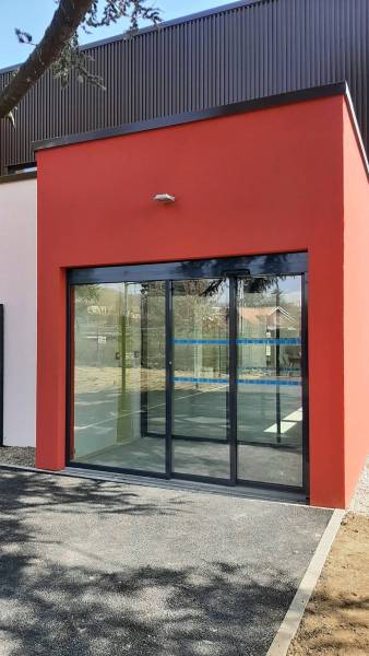 Spécialiste en réparation de porte automatique de boutique bloquée vers Beynost